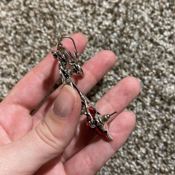 Flower earring - Picture 3 of 3